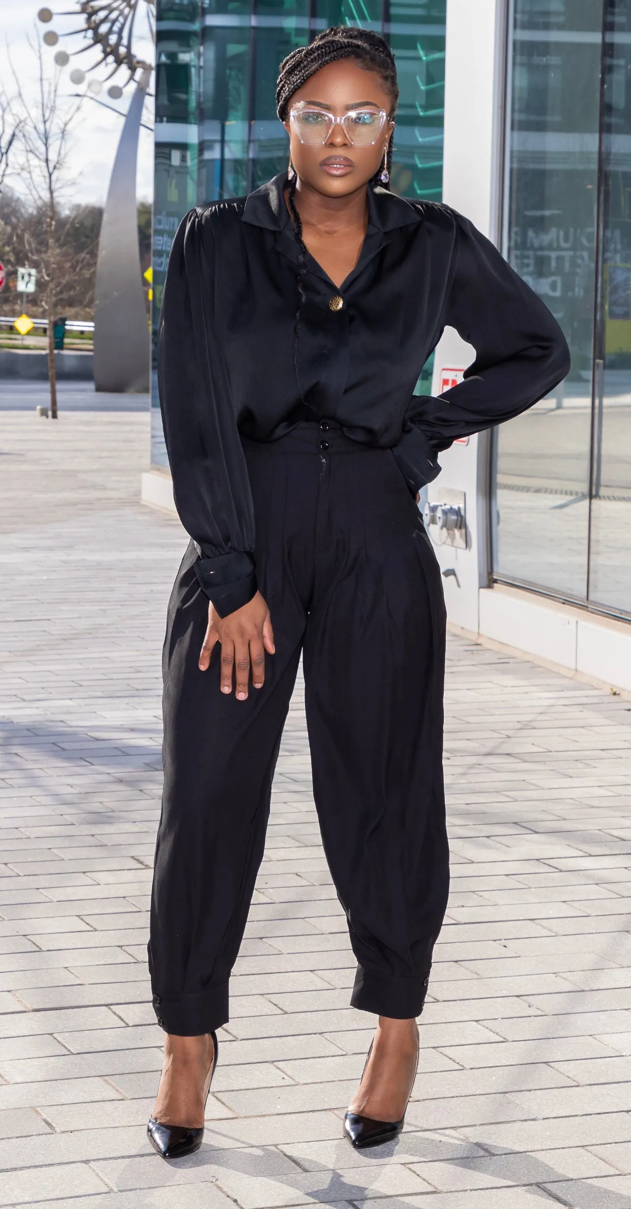 BLACK PLEATED PANTS