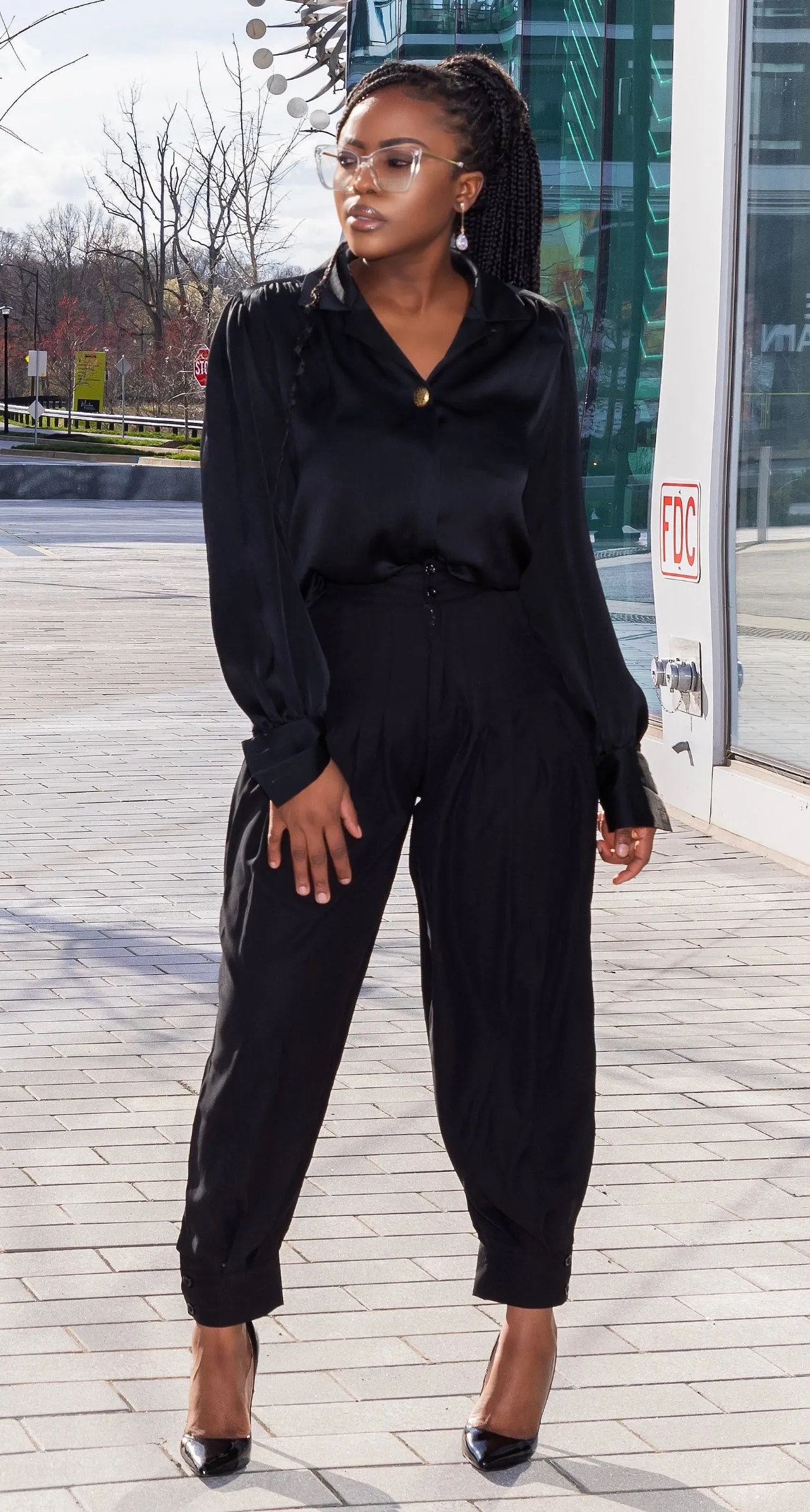 BLACK PLEATED PANTS