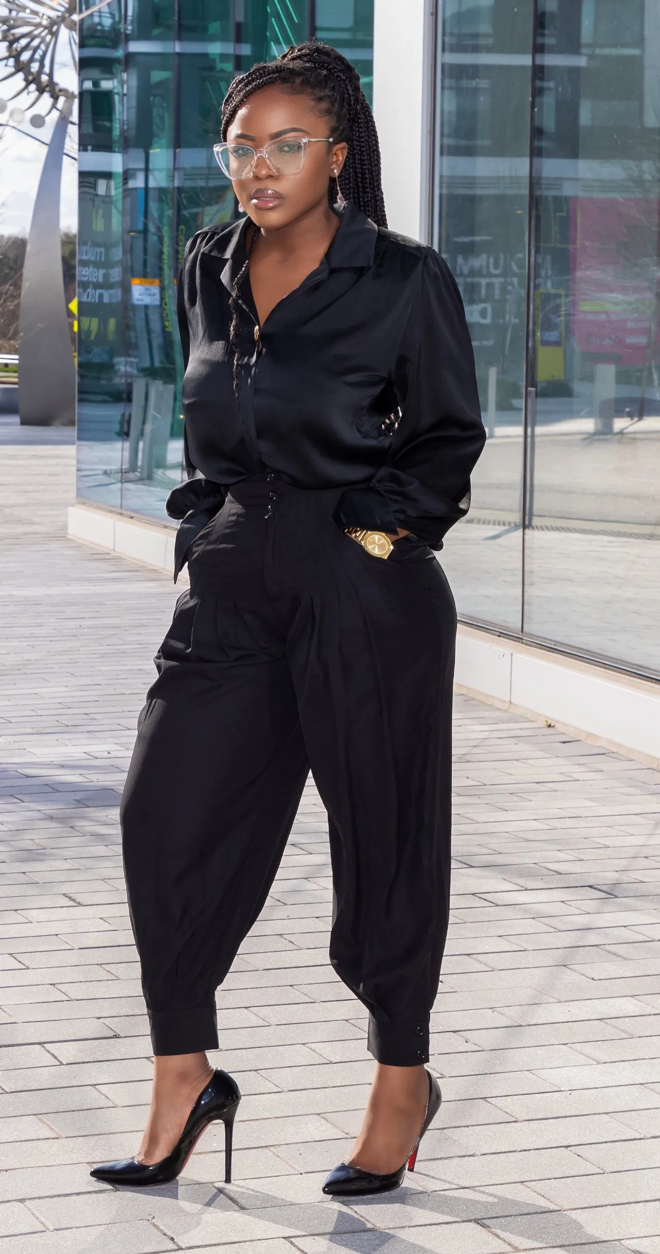 BLACK PLEATED PANTS